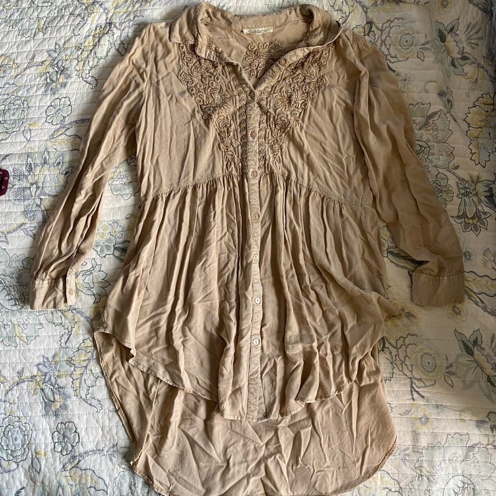 Solitaire Tan Button-Up Blouse